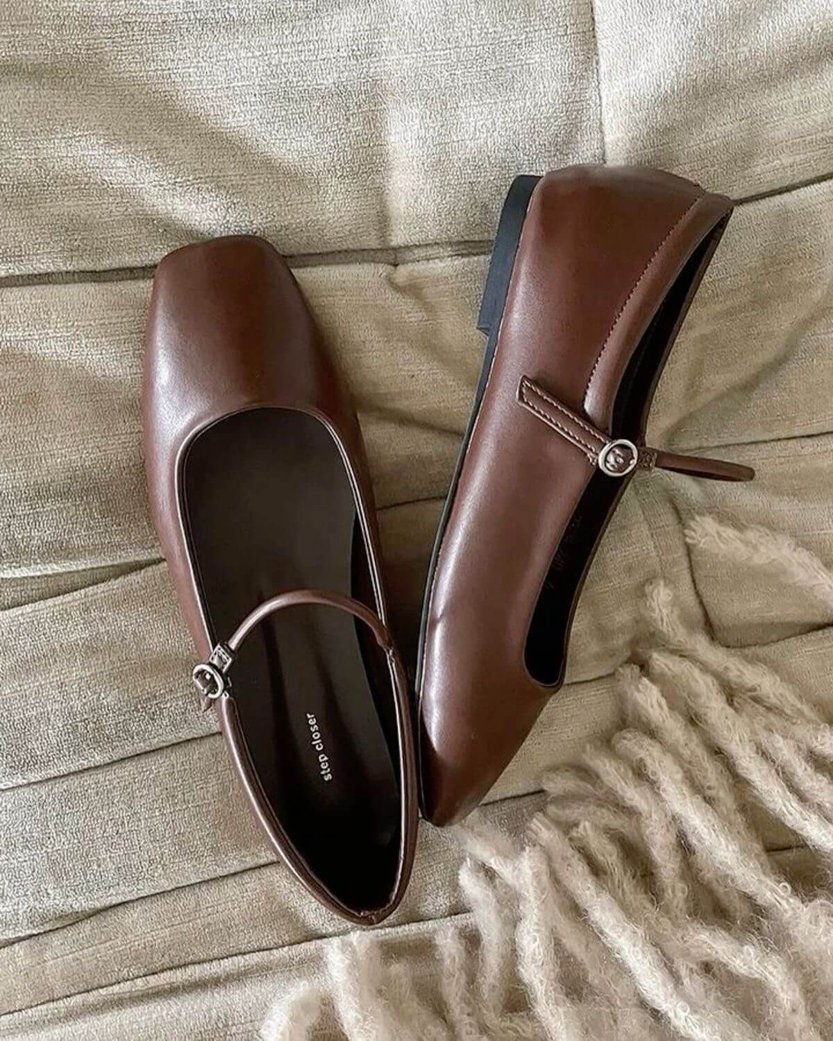 حذاء فلات بالرينا بني