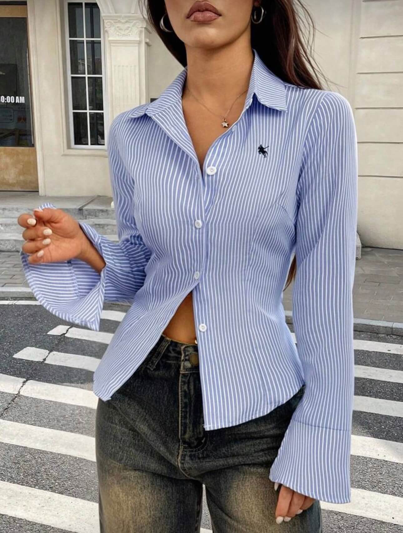 قميص بولو مقلم سمائي وابيض