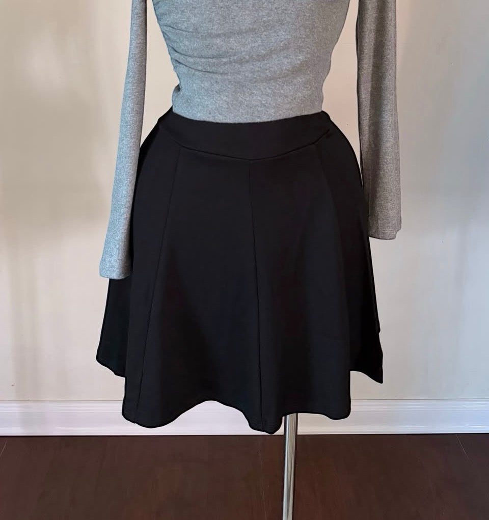 تنوره قصيره لون اسود طول 43 سم فري سايز