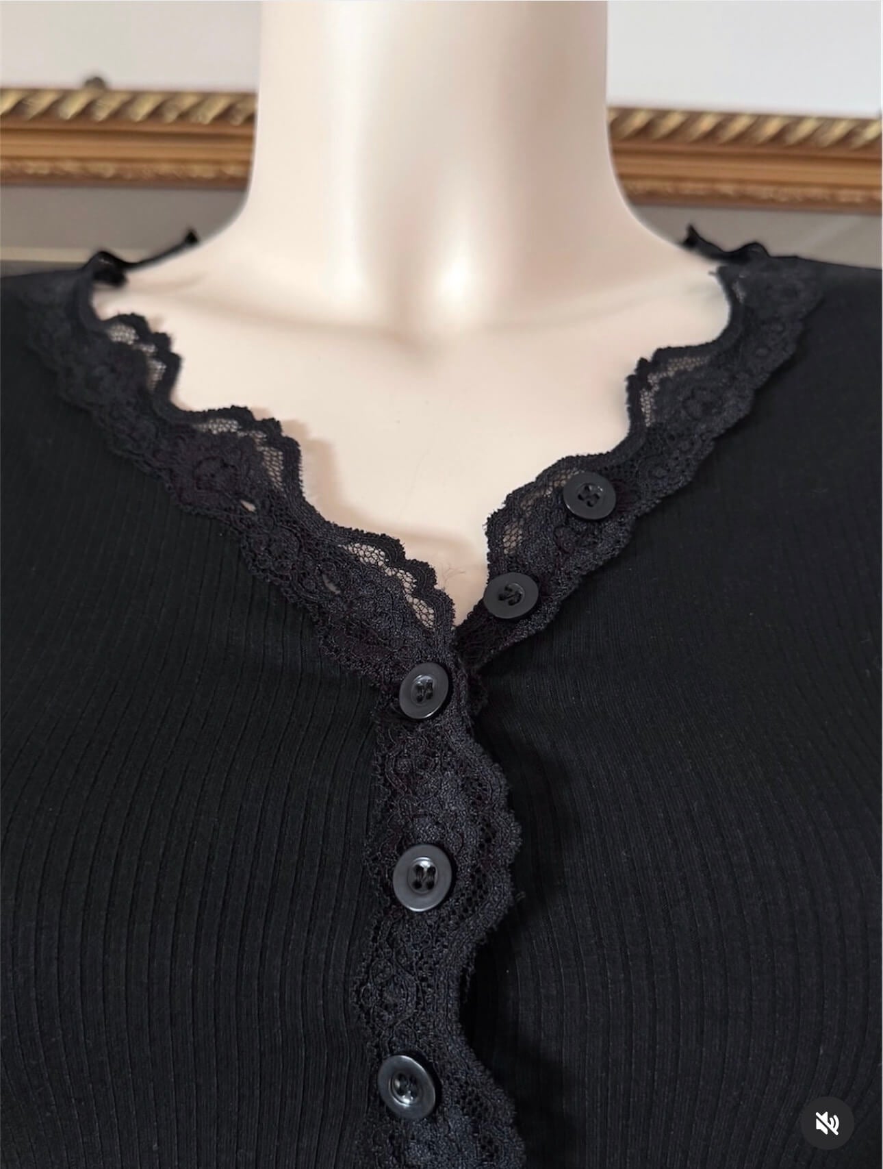 توب دانتيل ازرار اسود