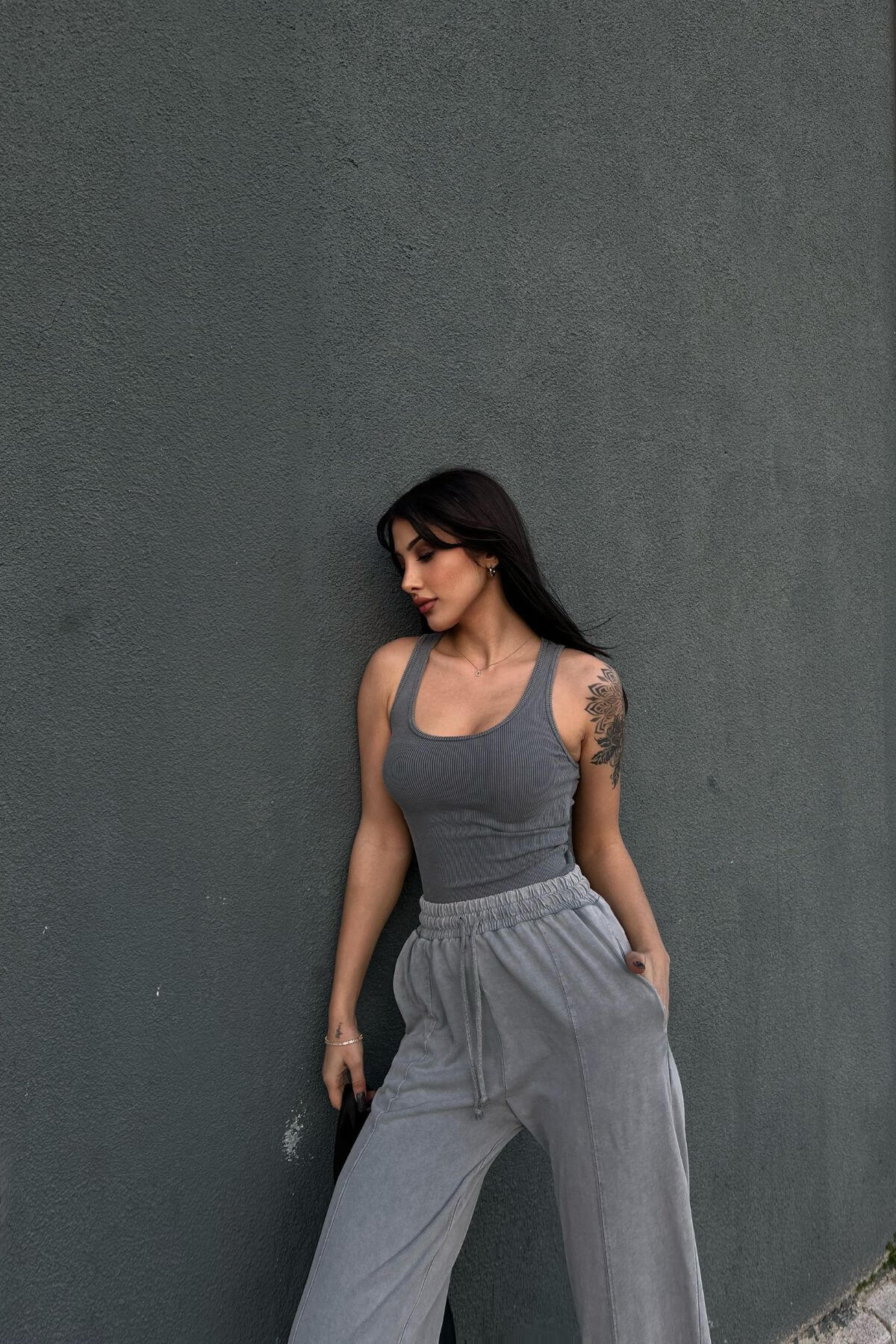 كات رصاصي فاتح E2