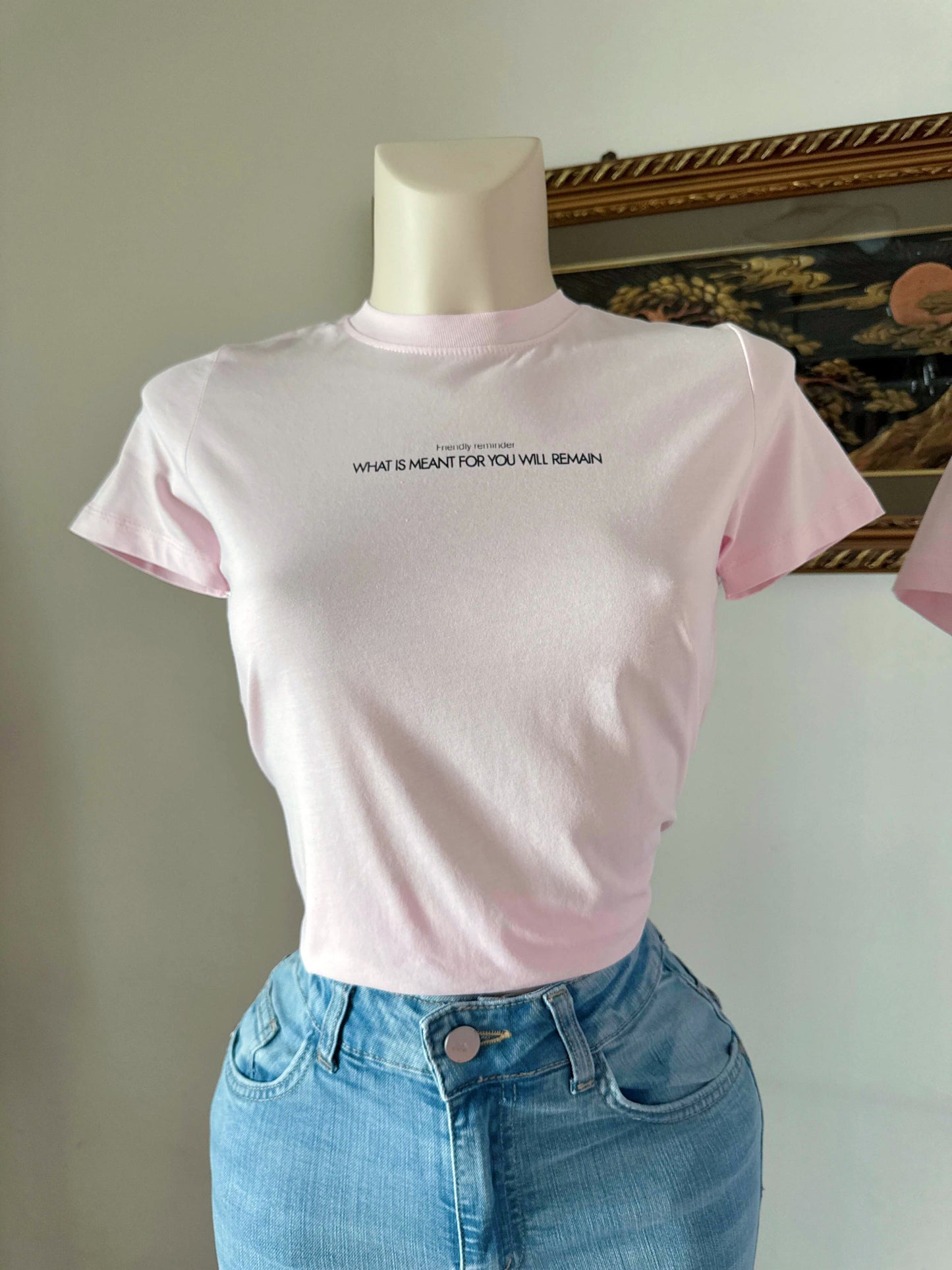 FRIENDLY REMINDER تي شيرت وردي 