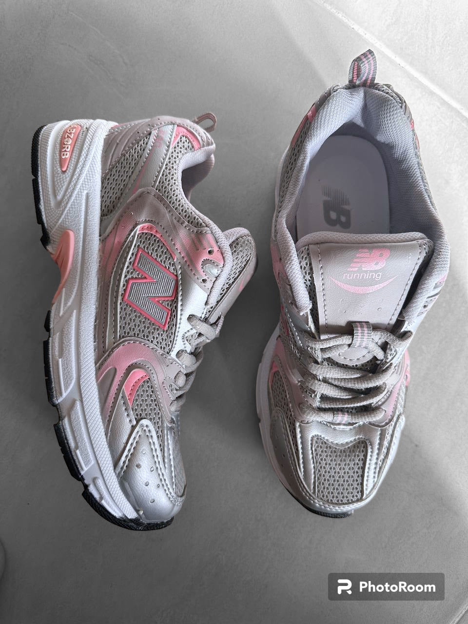 حذاء نيو بالانس رصاصي وردي -new balance shoes