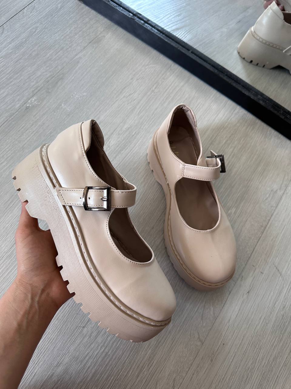 حذاء جلد موديل رقم 1 - بيجي مات 