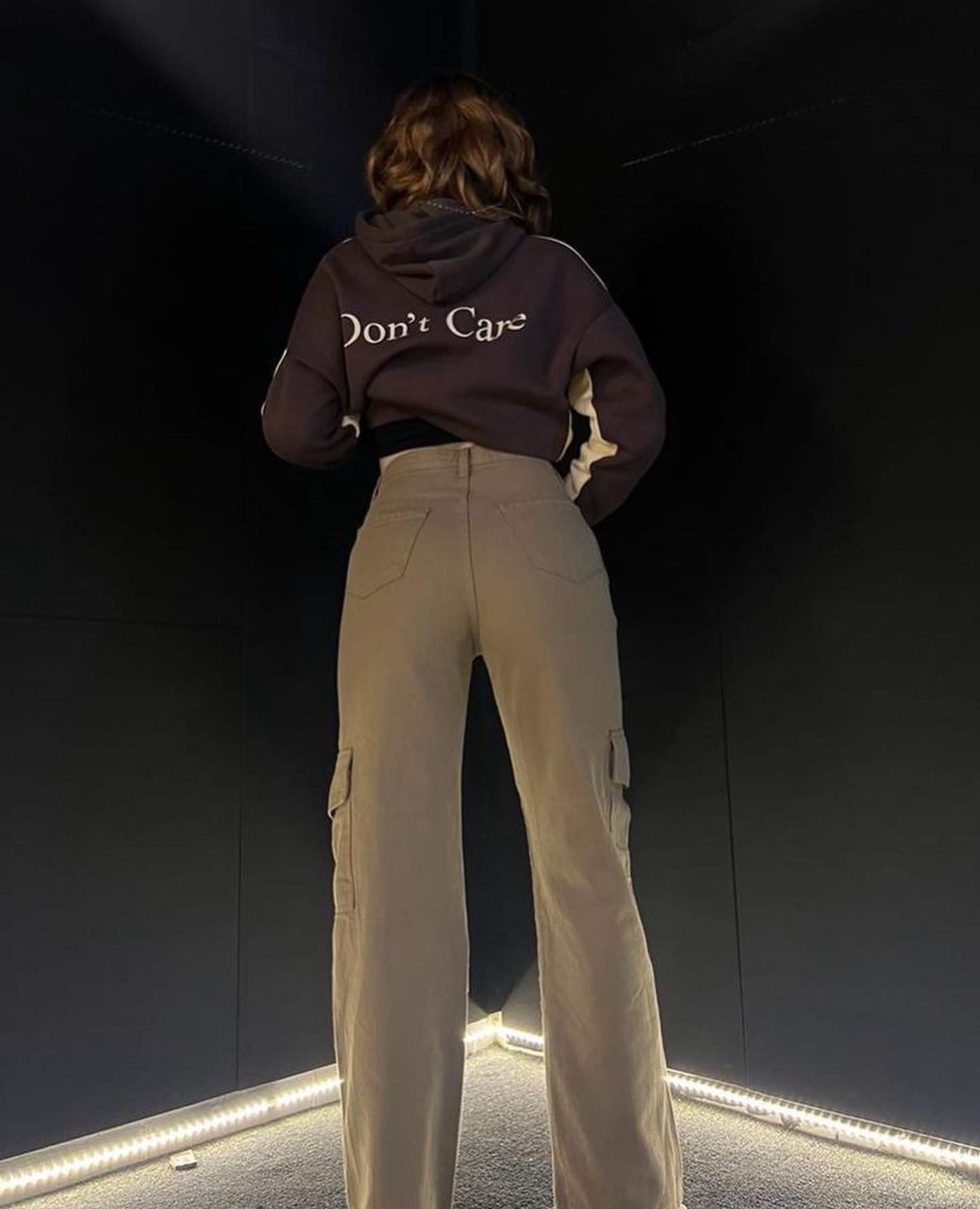 115 بنطرون كارجو بيجي غامق مع جيوب جانبيه beige pants F1