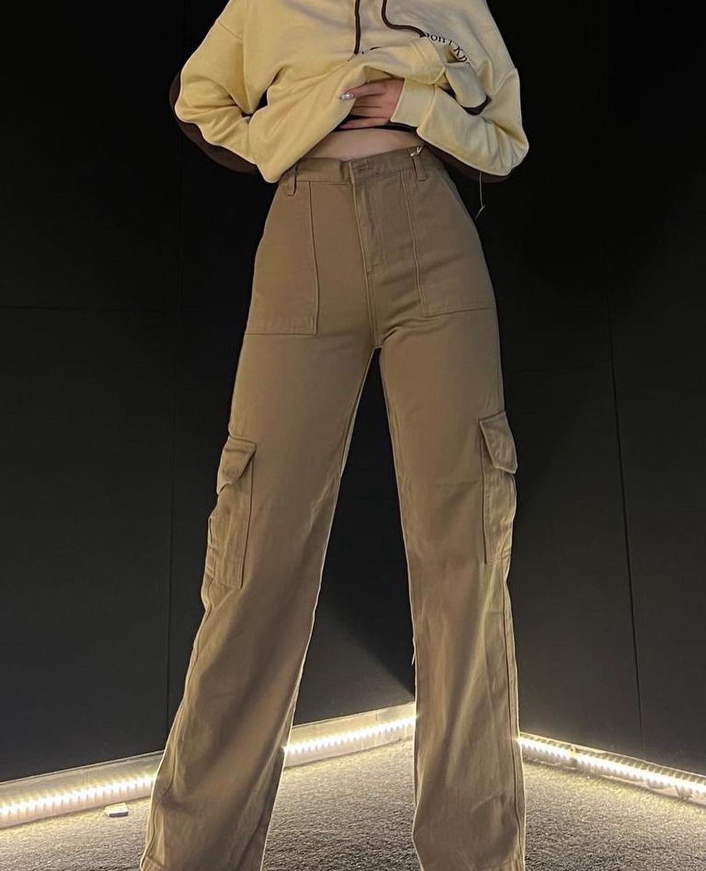 115 بنطرون كارجو بيجي غامق مع جيوب جانبيه beige pants F1