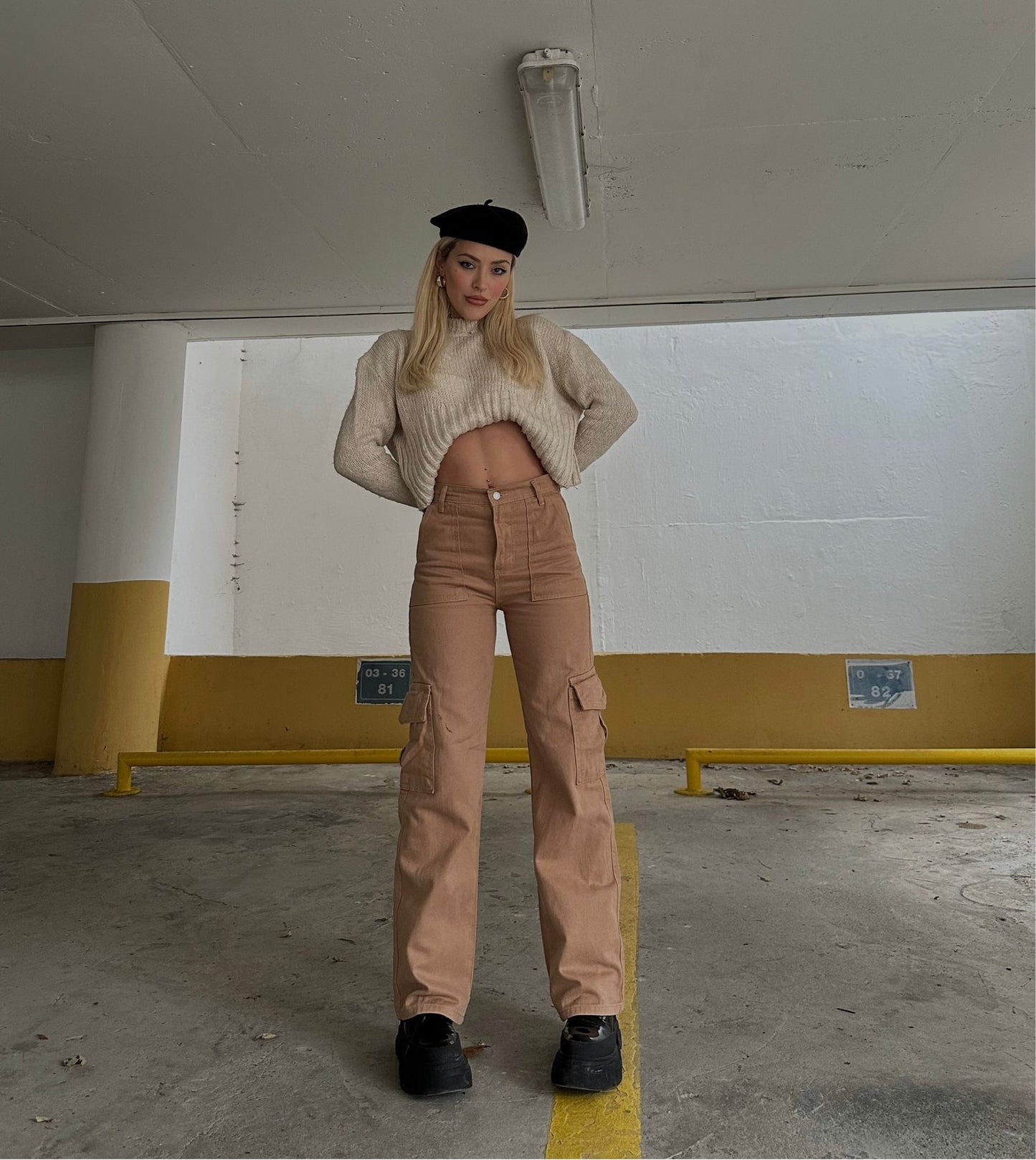 بنطرون كارجو بيجي تدرج رقم (2) مع جيوب جانبيه115 beige pants