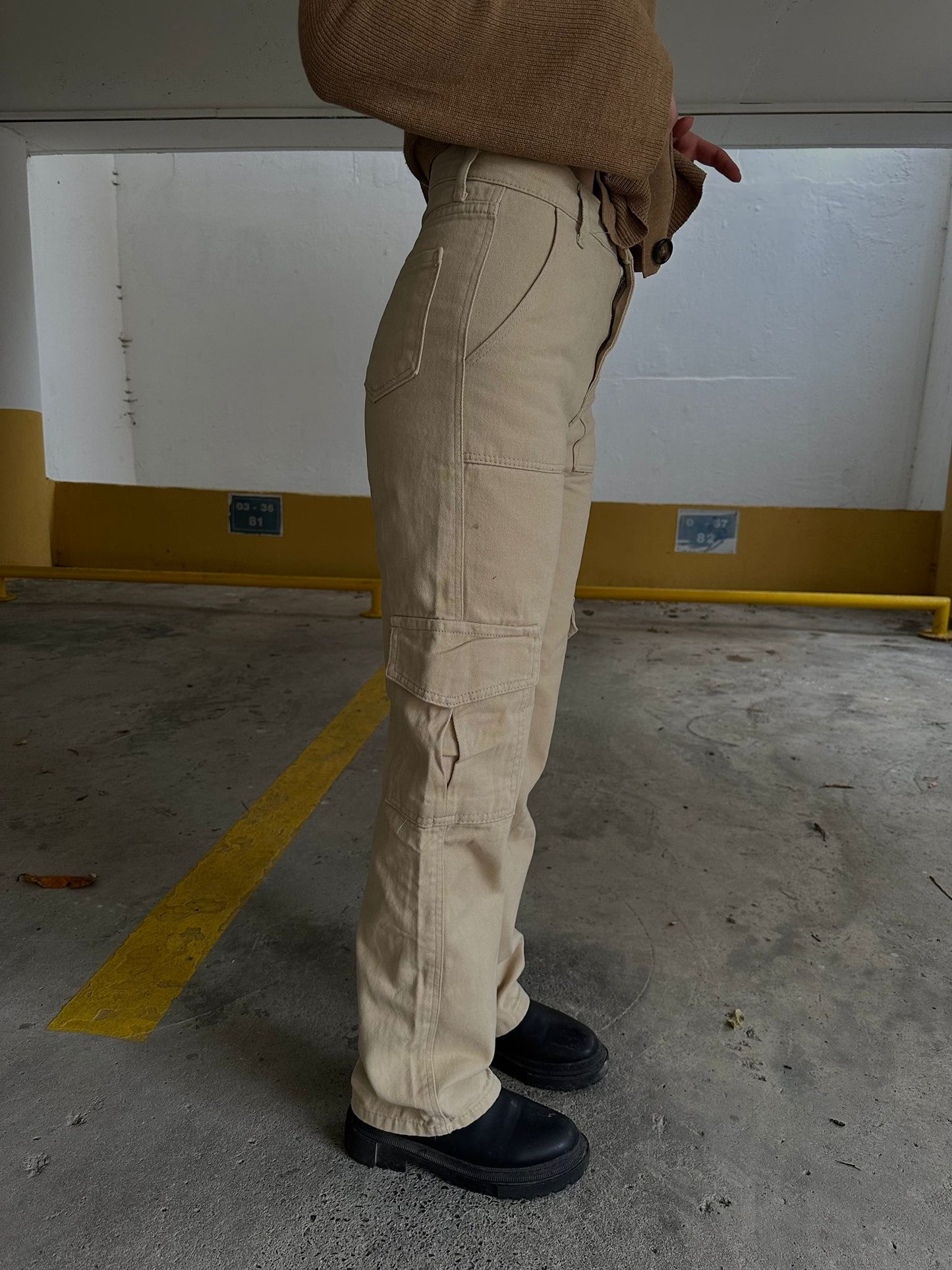 بنطرون بيجي تدرج رقم (1 ) مع جيوب جانبيه كارجو 115 beige pants