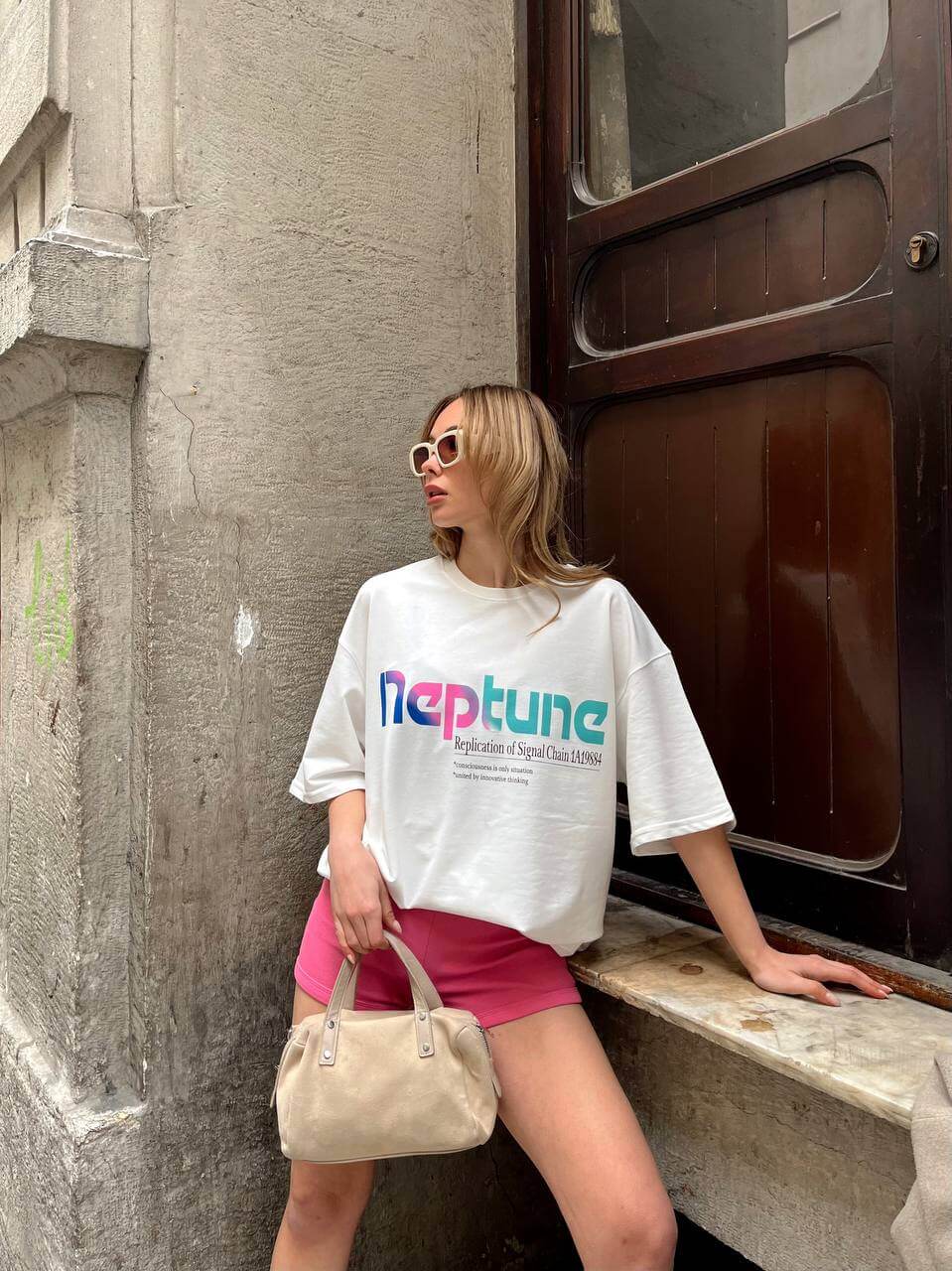 تي شيرت يونيسكس نيبتون neptune -ابيض