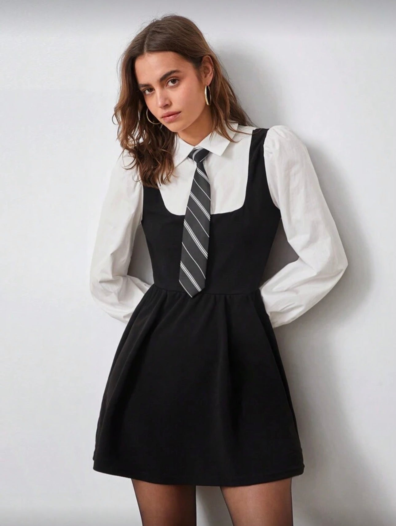 فستان مع قميص متصل وربطة عنق