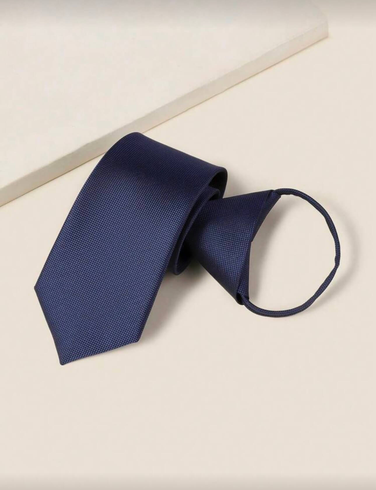 ربطة عنق ساده لون اسود