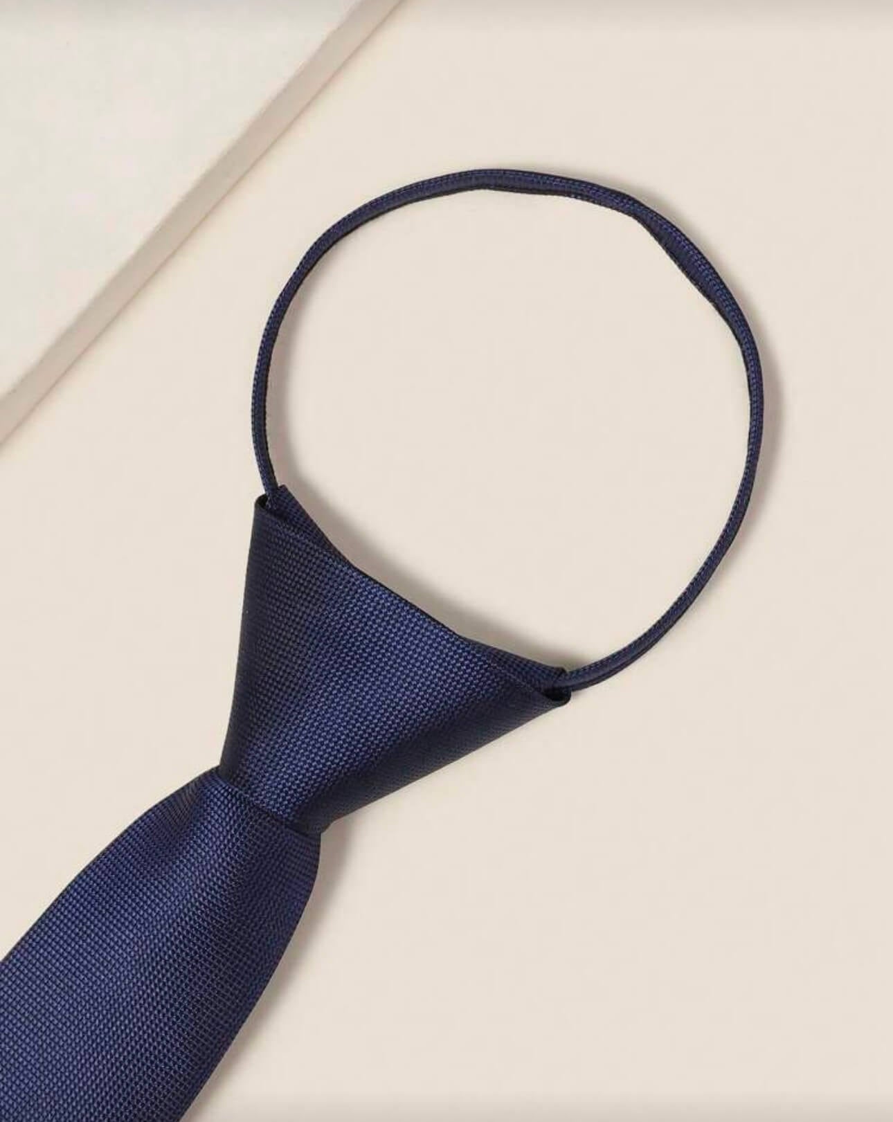 ربطة عنق ساده لون اسود