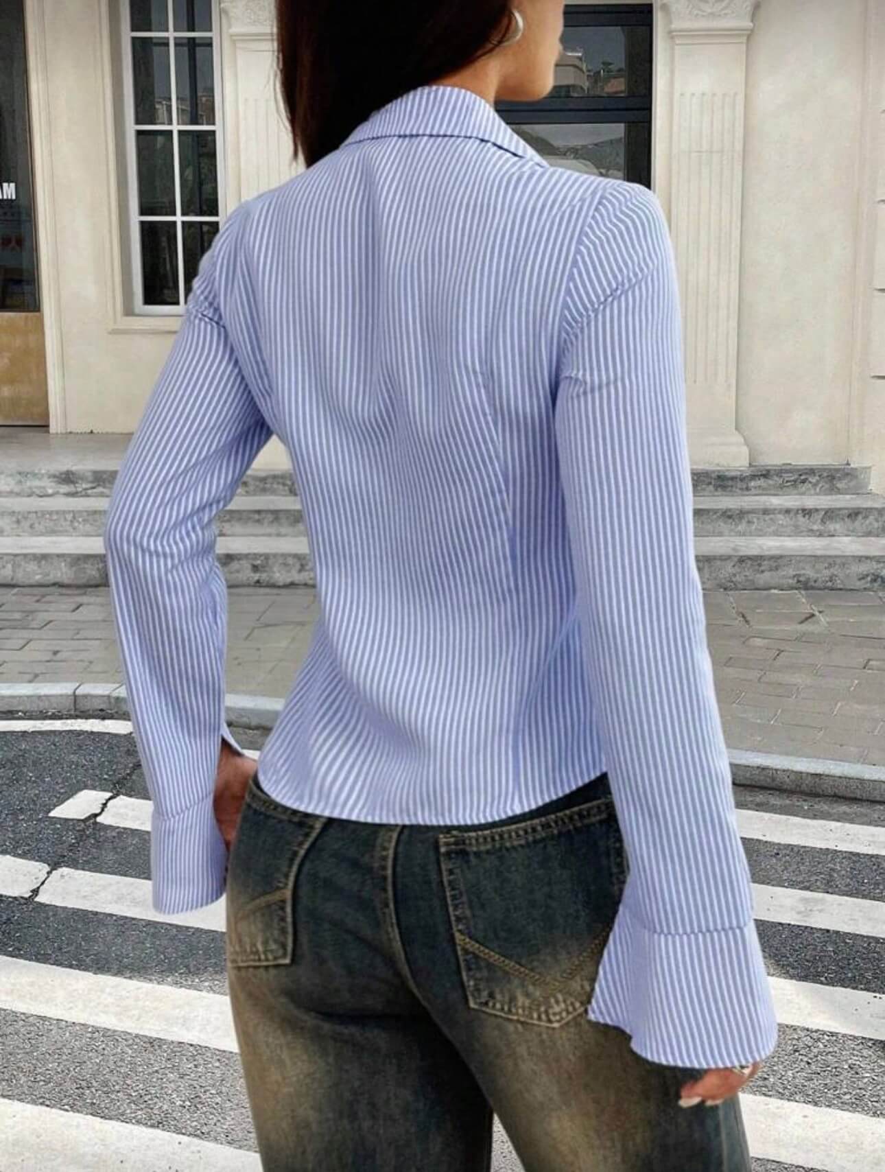 قميص بولو مقلم سمائي وابيض