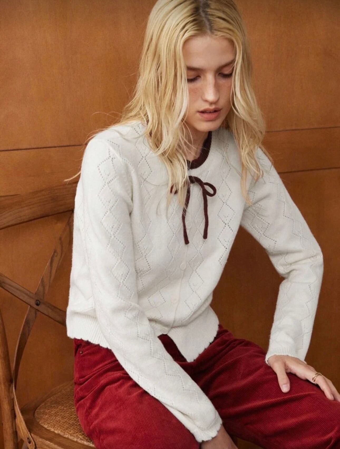 جاكيت صوف ناعم مع شريط برغندي