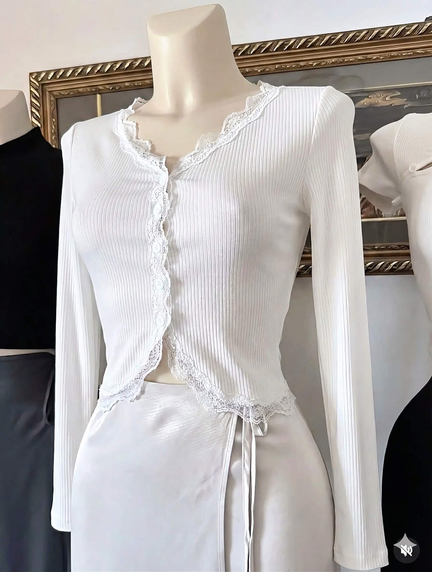 توب دانتيل ازرار ابيض