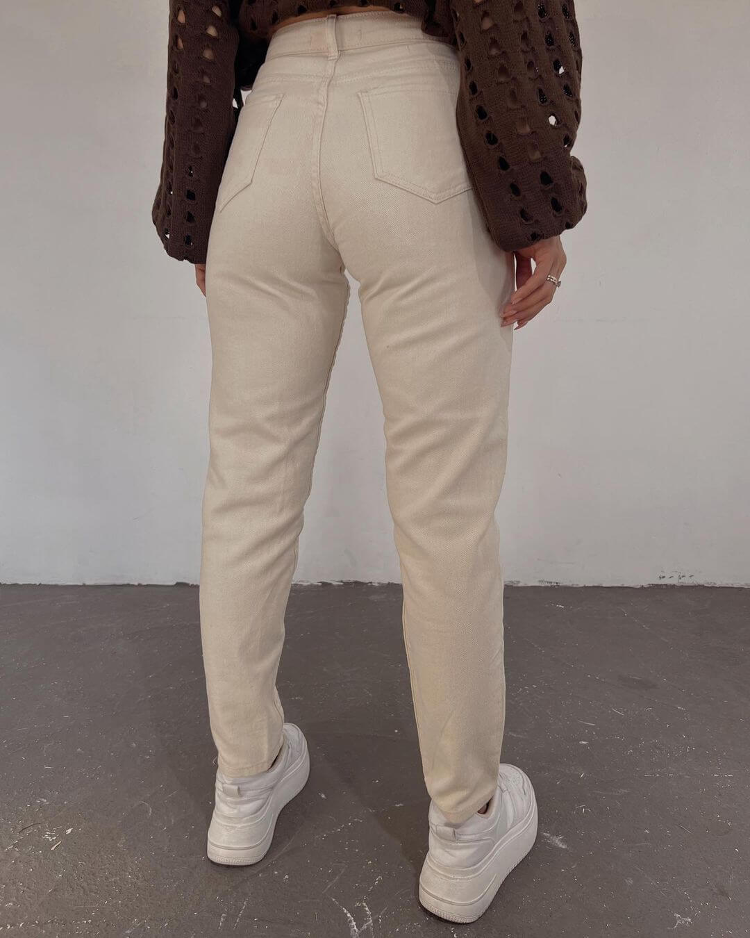 ⁨⁨off-white mom jeans⁩ موم جينز اوف وايت⁩