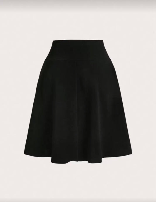 تنورة كلوش اسود