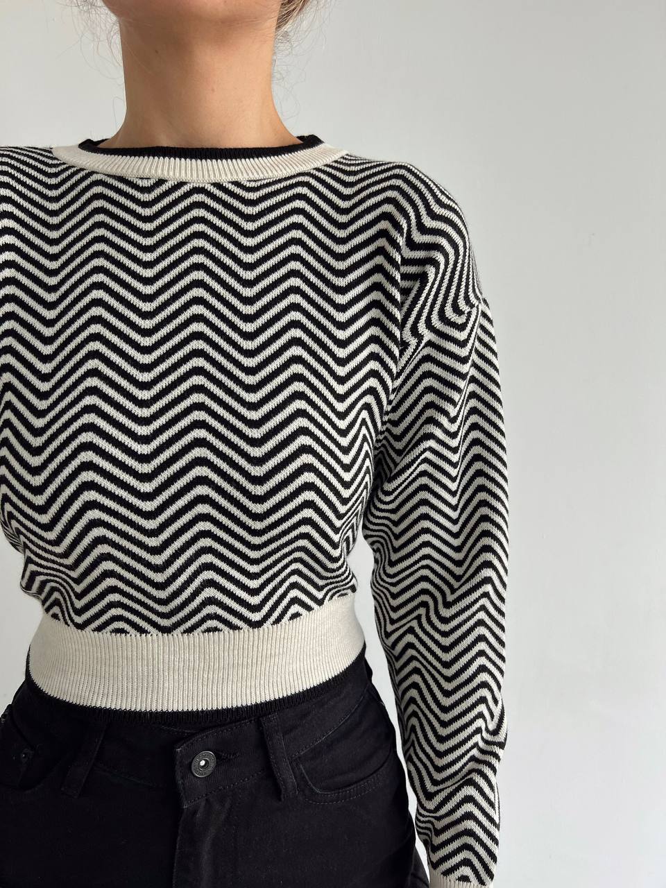 سويتر زكزاك اسود وابيض sweater black and white 1002