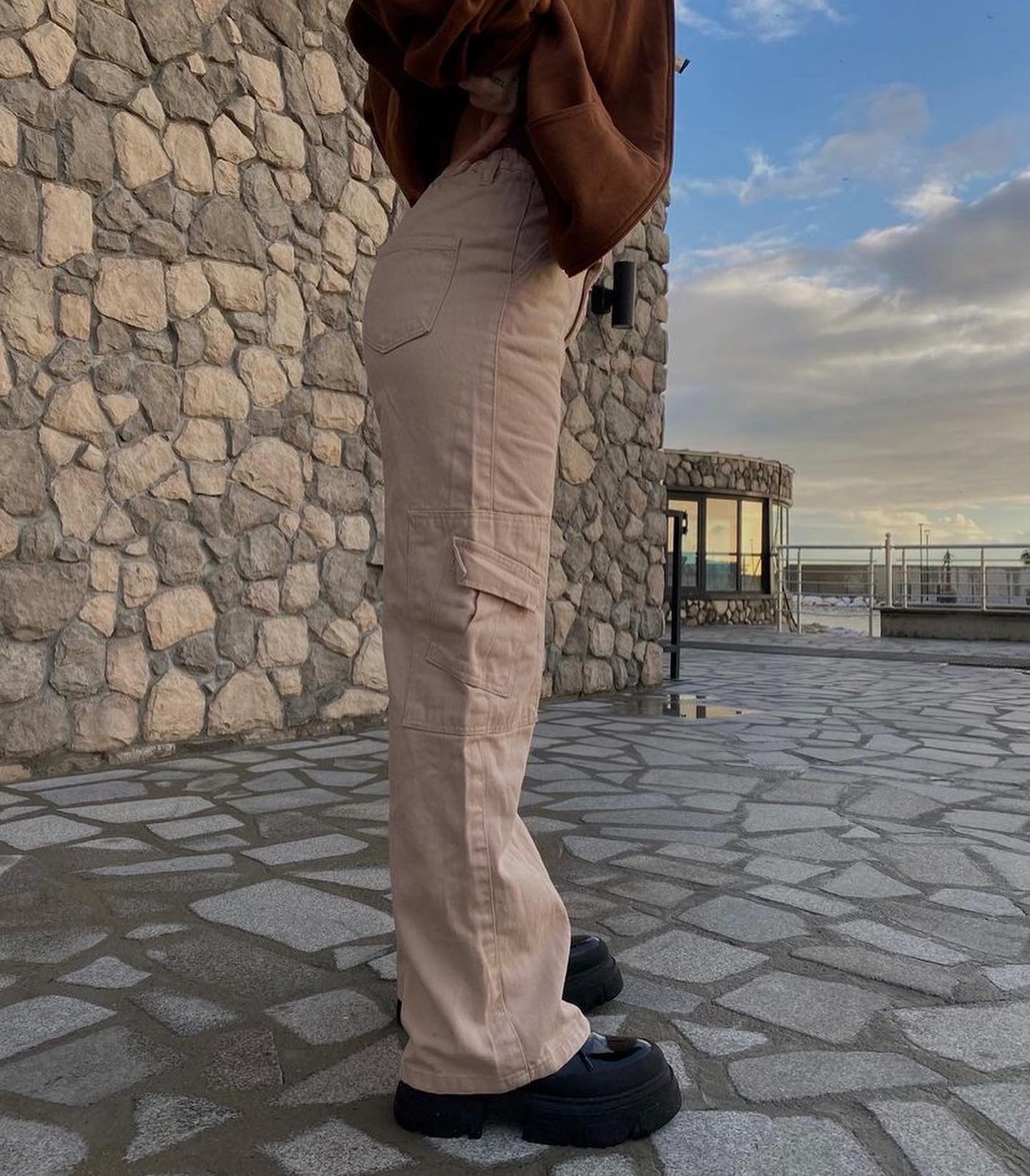 ⁨⁨ بنطرون كي تو واي كار⁩⁩جو بيجي 121 -beige y2k cargo pants